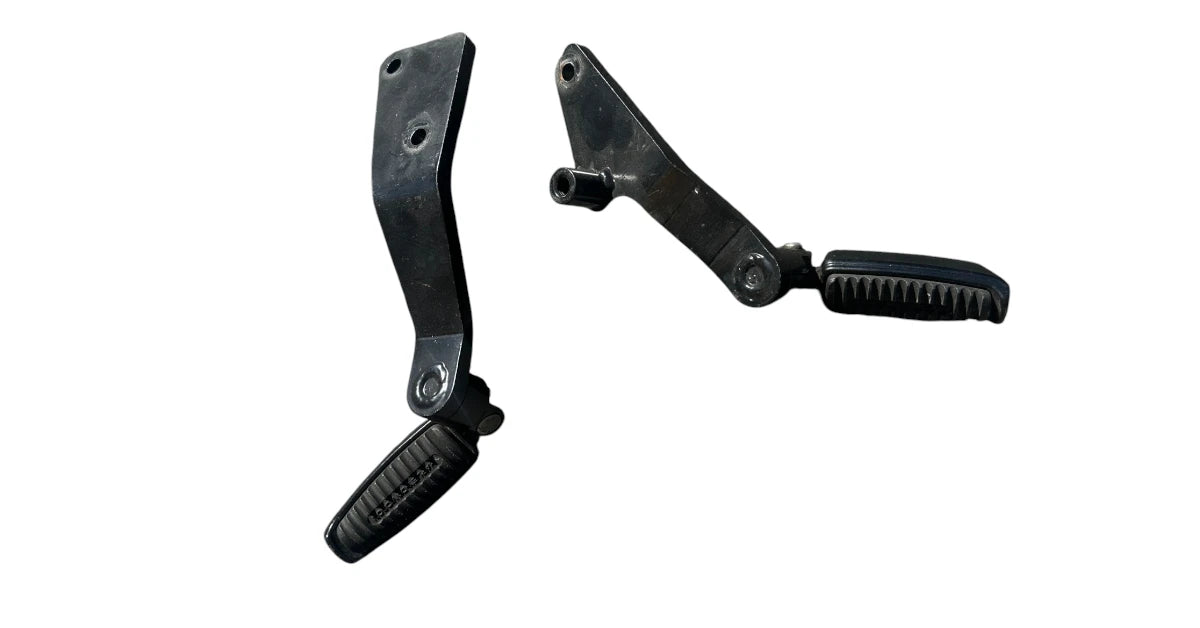 Vance and Hines Pillion Peg brackets with pegs for  V rods/Muscles