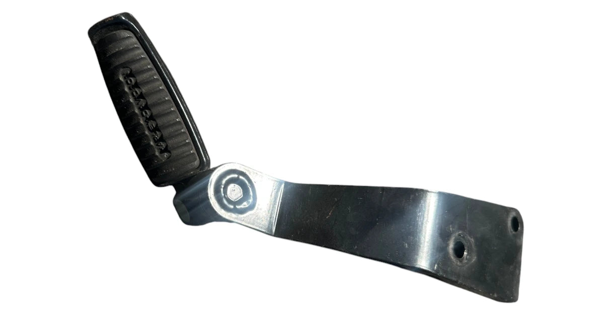 Vance and Hines Pillion Peg brackets with pegs for  V rods/Muscles