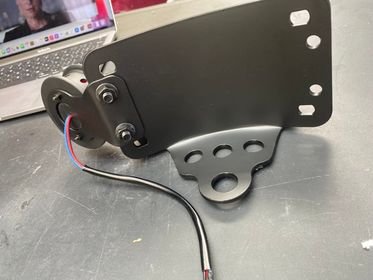 Curved Side Mounted Plate Mount -black